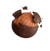 Nuss-Snack mit dunkler Schokolade: Die dünne Kakaohülle platzt von einer Haselnuss ab